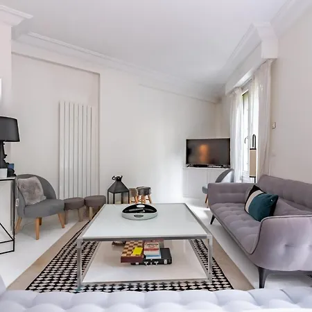 Veeve - Exhilarating Whites Hotel 4*