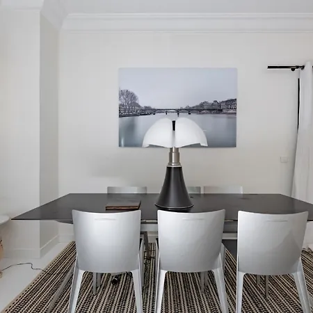 Hotel Veeve - Exhilarating Whites
