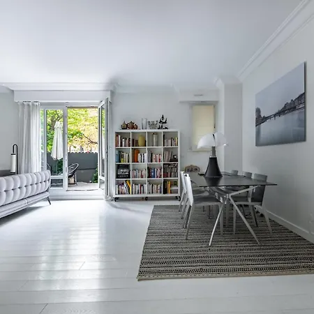Veeve - Exhilarating Whites Hotel